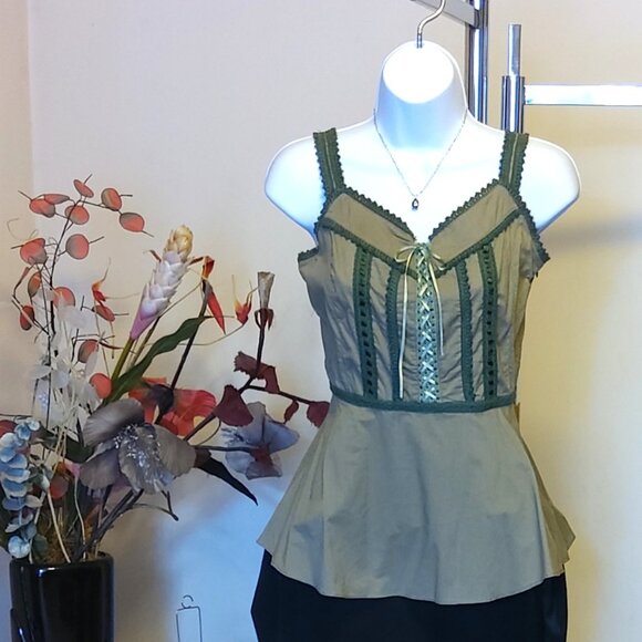NWT Girl’s Beautiful Lace Green Camisole Blouse Top US 16 - Picture 2 of 8